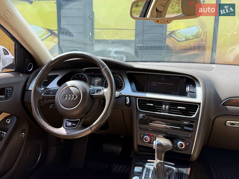 Седан Audi A4 2015 в Стрию