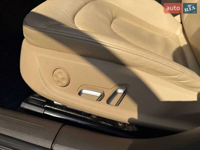 Седан Audi A4 2015 в Стрию