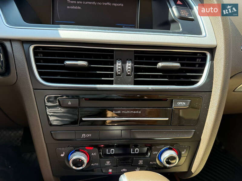 Седан Audi A4 2015 в Стрию