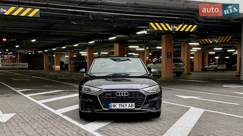 Седан Audi A4 2019 в Вараше