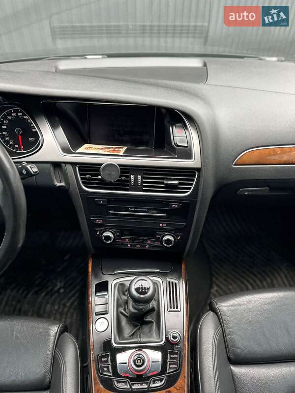 Седан Audi A4 2013 в Львове