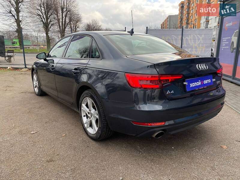 Седан Audi A4 2017 в Виннице