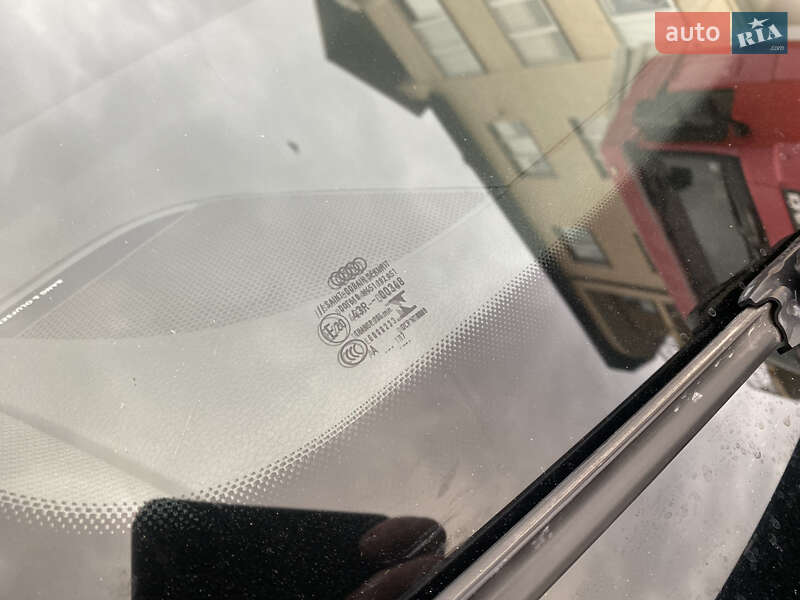 Седан Audi A4 2017 в Самборі