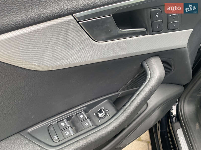 Седан Audi A4 2017 в Самборі