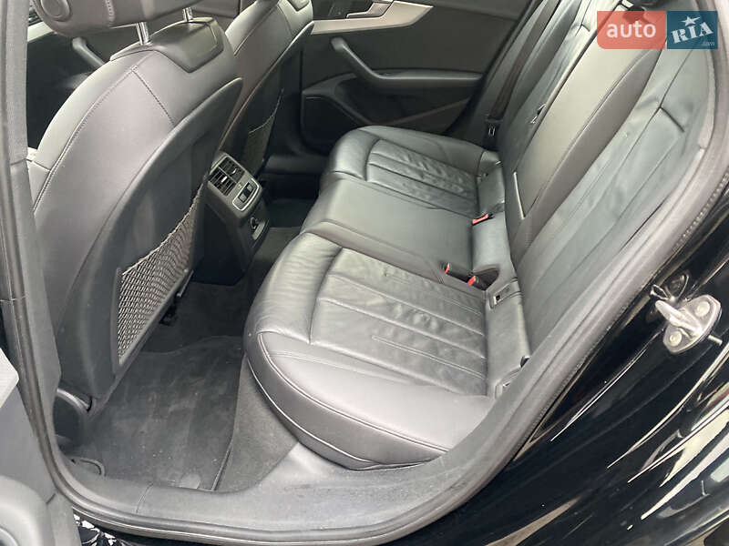 Седан Audi A4 2017 в Самборі