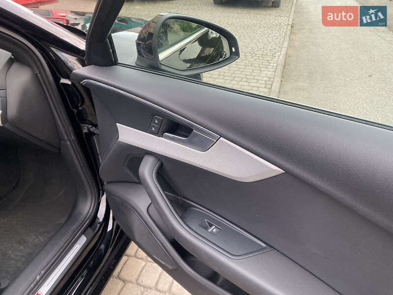 Седан Audi A4 2017 в Самборі