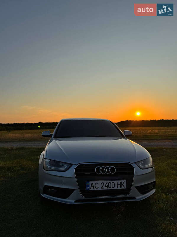 Седан Audi A4 2012 в Луцке