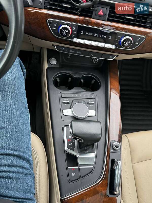 Седан Audi A4 2017 в Киеве