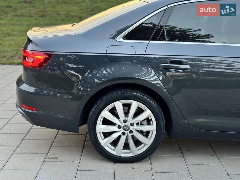 Седан Audi A4 2019 в Виннице
