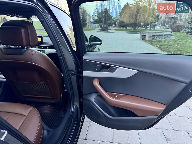 Седан Audi A4 2019 в Виннице
