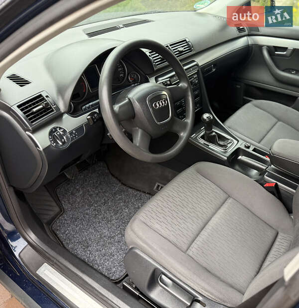 Седан Audi A4 2006 в Могилев-Подольске