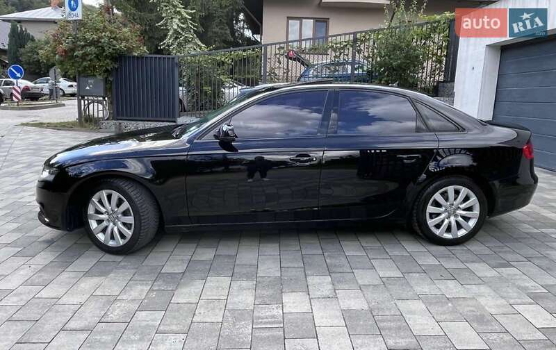 Седан Audi A4 2012 в Городку