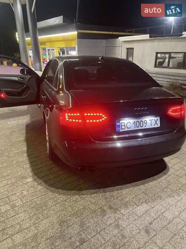 Седан Audi A4 2012 в Городку