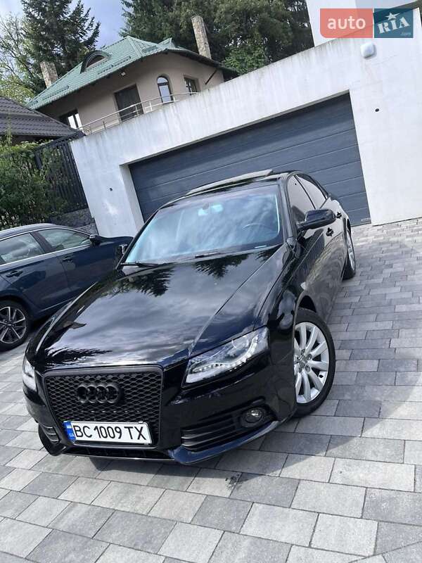 Седан Audi A4 2012 в Городку