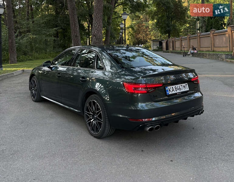 Седан Audi A4 2016 в Киеве