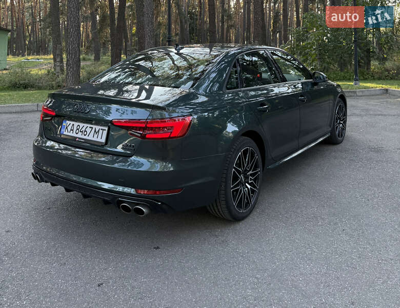 Седан Audi A4 2016 в Киеве