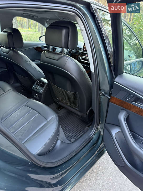 Седан Audi A4 2016 в Киеве