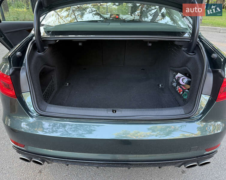 Седан Audi A4 2016 в Чернігові