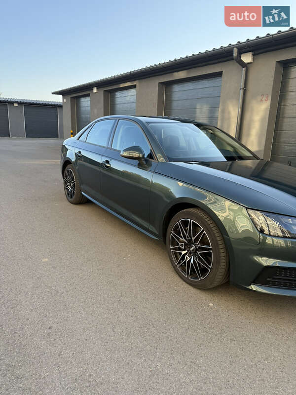 Седан Audi A4 2016 в Киеве