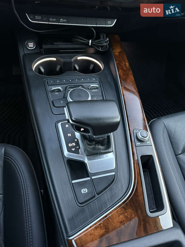 Седан Audi A4 2016 в Киеве