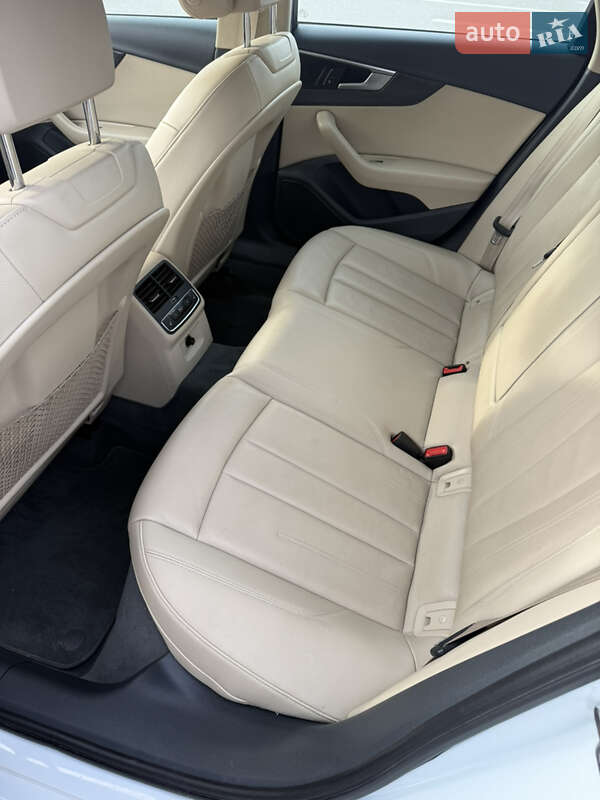 Седан Audi A4 2017 в Киеве