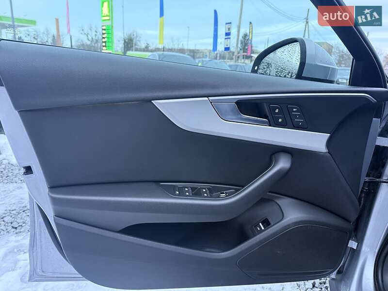 Седан Audi A4 2016 в Стрию