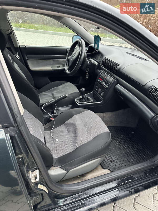 Седан Audi A4 1996 в Львове