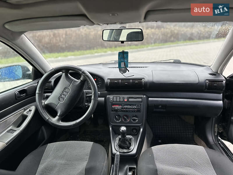Седан Audi A4 1996 в Львове