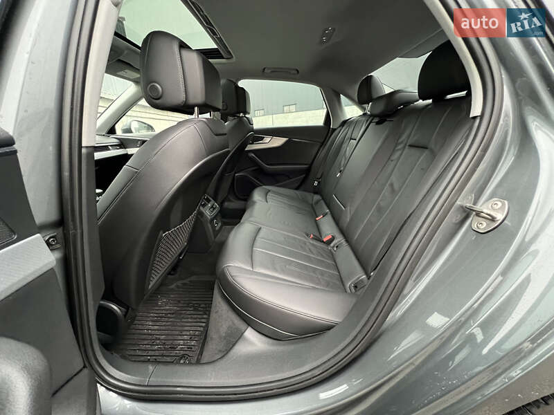 Седан Audi A4 2016 в Киеве