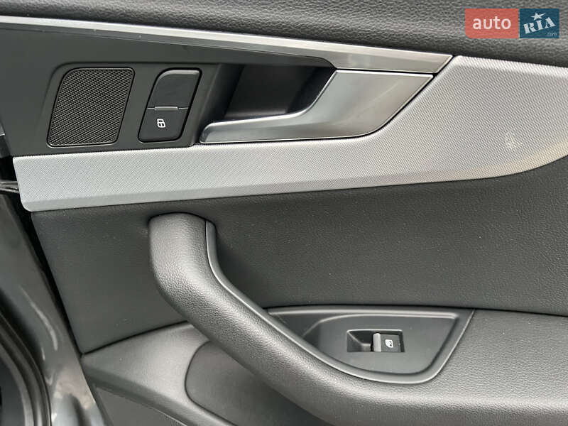 Седан Audi A4 2016 в Киеве