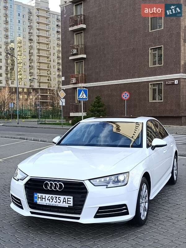 Седан Audi A4 2018 в Одесі