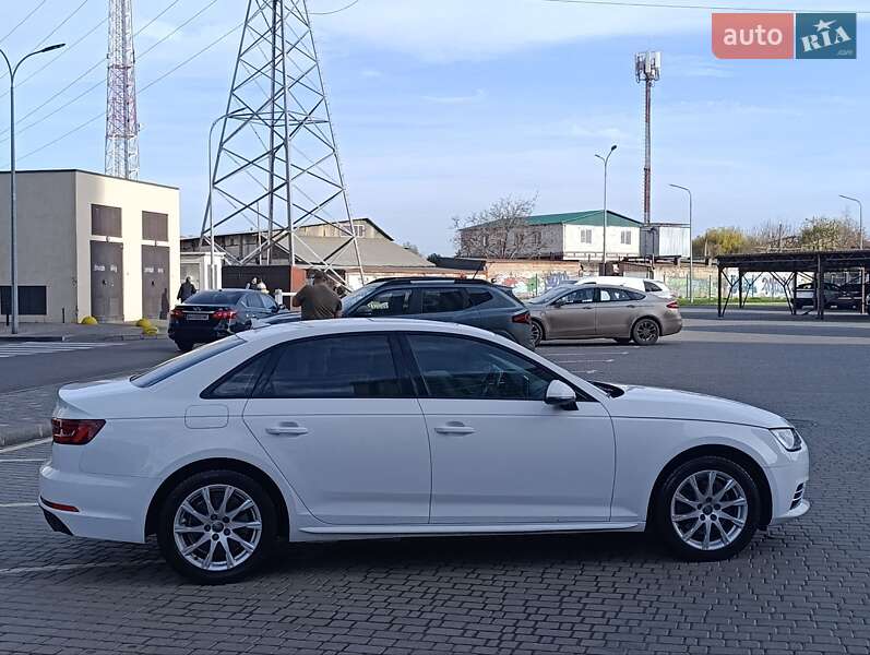 Седан Audi A4 2018 в Одесі