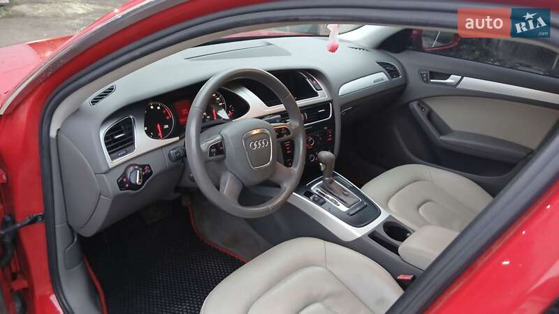 Седан Audi A4 2012 в Тернополе