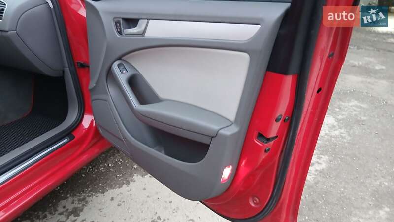 Седан Audi A4 2012 в Тернополе