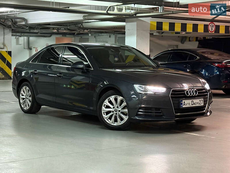 Седан Audi A4 2016 в Дніпрі
