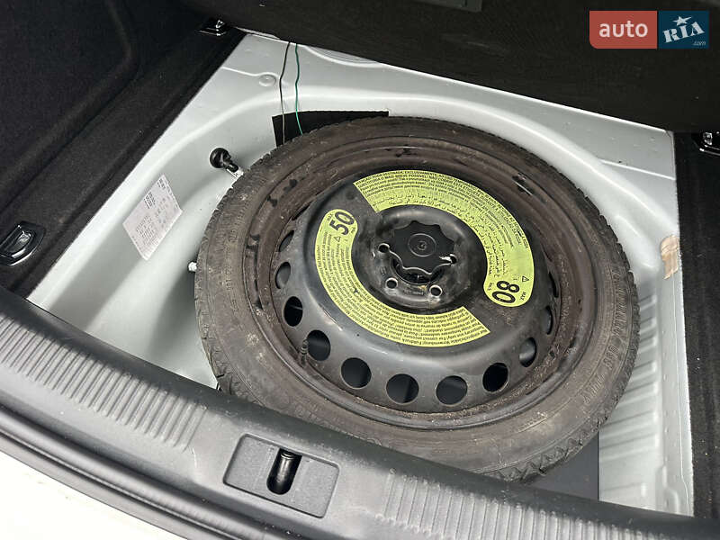 Седан Audi A4 2015 в Виннице