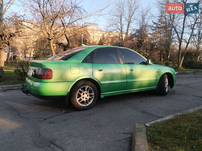 Седан Audi A4 1997 в Никополе