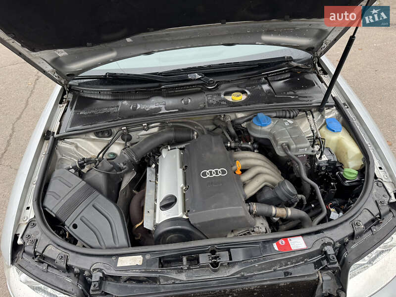 Седан Audi A4 2001 в Рівному