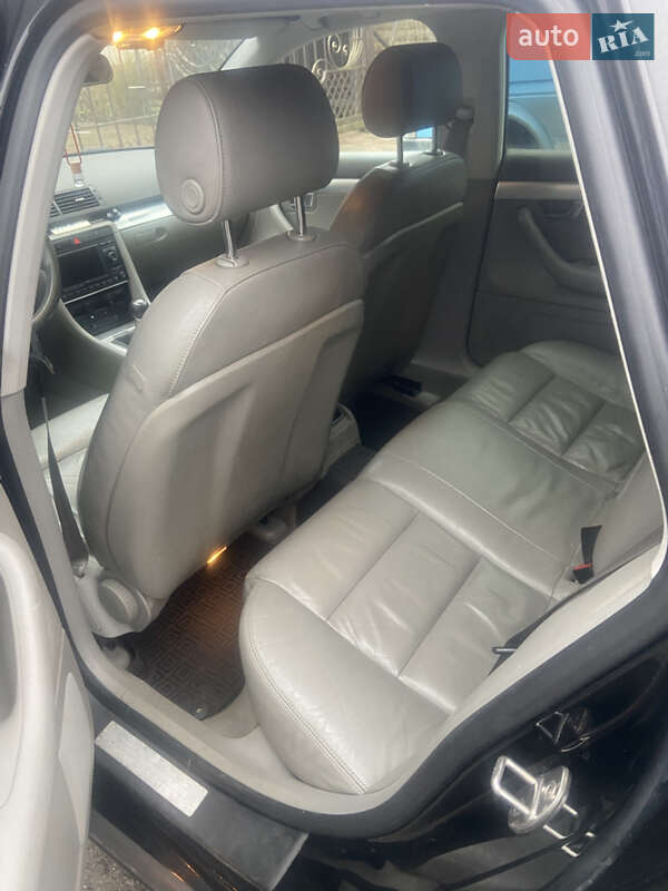 Седан Audi A4 2005 в Корце