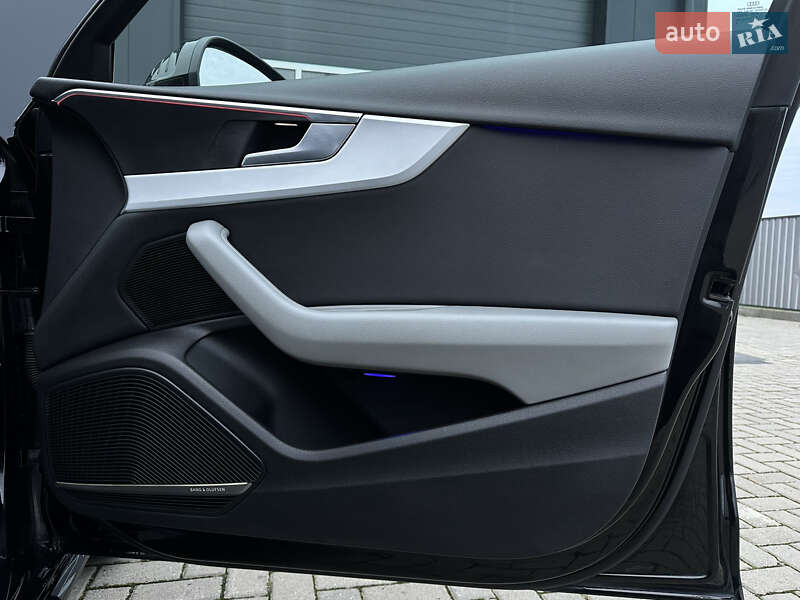 Седан Audi A4 2018 в Мукачево