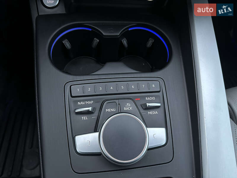 Седан Audi A4 2018 в Мукачево