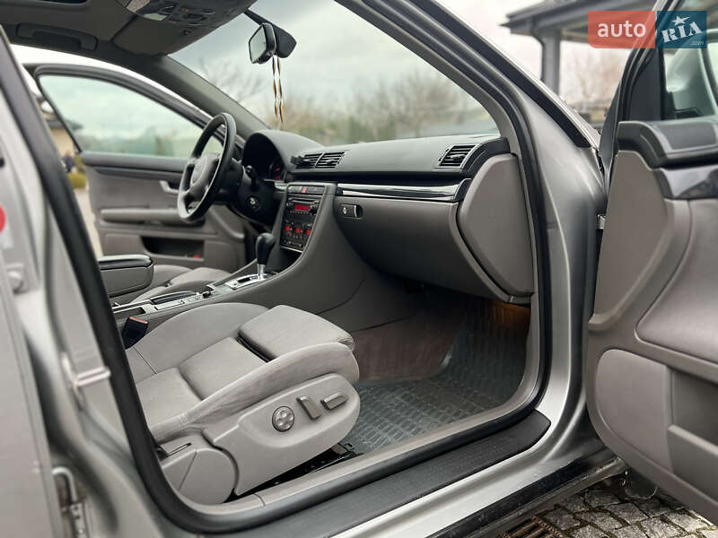 Седан Audi A4 2003 в Жовкві