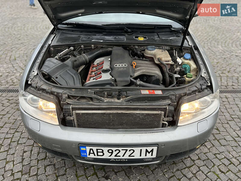 Седан Audi A4 2003 в Жовкві