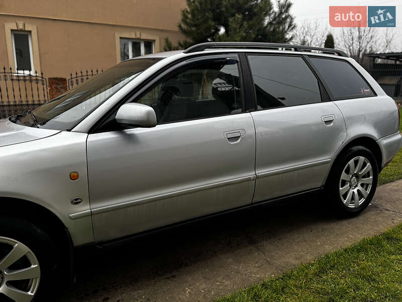 Универсал Audi A4 1997 в Снятине