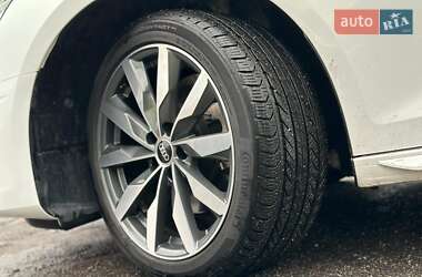 Седан Audi A4 2023 в Виннице