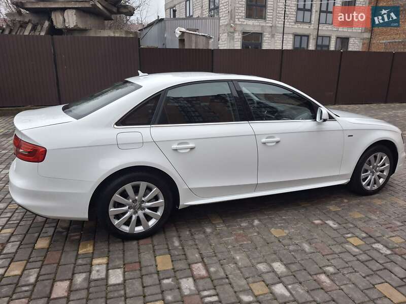 Седан Audi A4 2014 в Каменец-Подольском