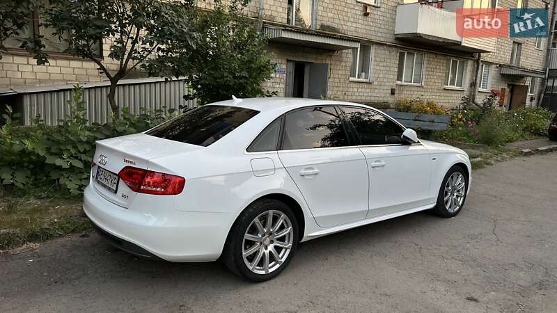 Седан Audi A4 2012 в Тульчине