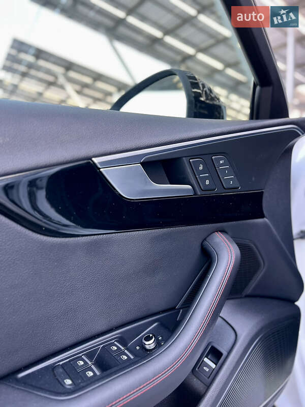 Седан Audi A4 2017 в Львове