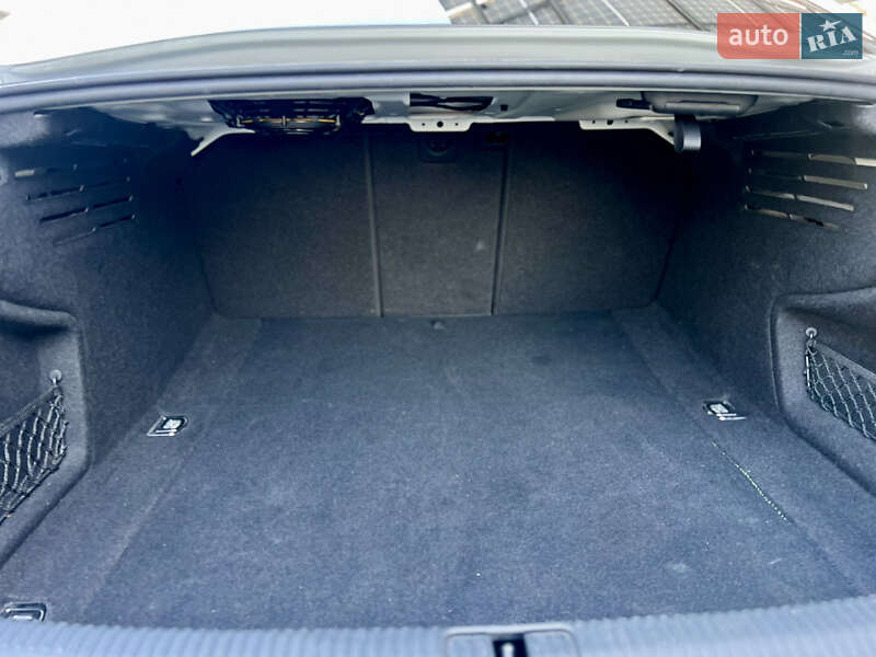 Седан Audi A4 2017 в Львове