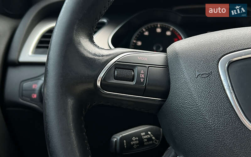 Седан Audi A4 2013 в Львове